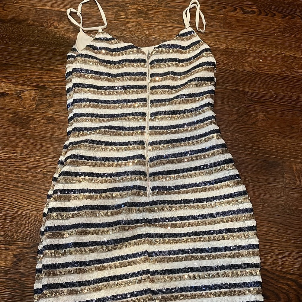 fitted party dress - Picture 4 of 4